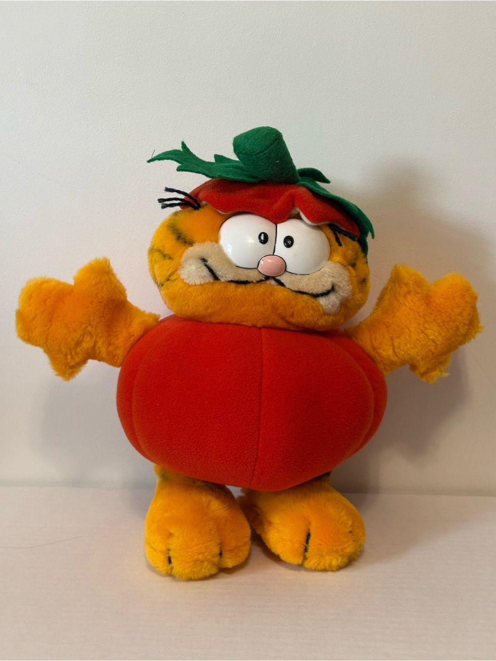 Vintage 1981 Garfield Pumpkin Halloween Plush Dakin Stuffed Animal Toy Retro